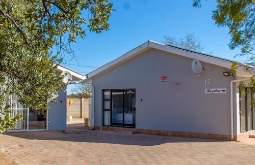 Komani Cabin | Budget-Friendly Stay at Three Angelz Lodge with Breakfast