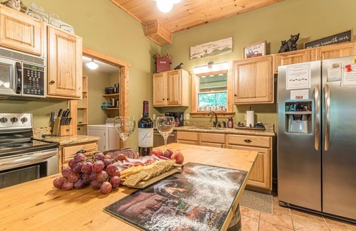 Sautee Nacoochee Cabin | Inviting Three Bears Cabin: Private Mountain Getaway with Spa