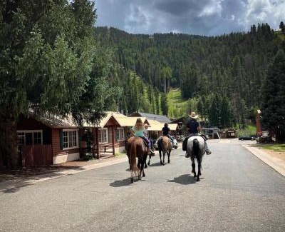 Red River Hotel | Family-Friendly Retreat at Three Bears Lodge - Rated 9/10