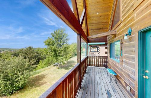 Warrens House | Family-Friendly Getaway at Three Bears Overlook - Upper