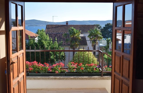 Sveti Filip i Jakov Apartment | Beautiful Three-Bedroom Apartment with Sea View in Sveti Filip i Jakov