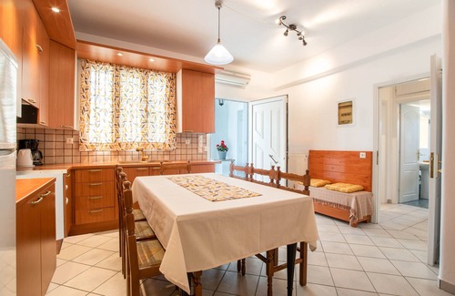 Paros Apartment | Exceptional Three Bedroom Apartment Steps from Livadia Beach