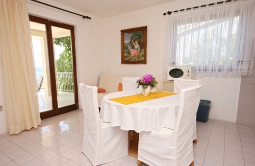 Okrug Donji Apartment | Family-Friendly Three Bedroom Apartment Steps from the Beach