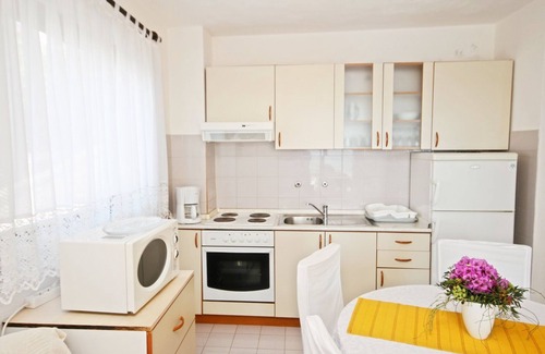 Okrug Donji Apartment | Family-Friendly Three Bedroom Apartment Steps from the Beach