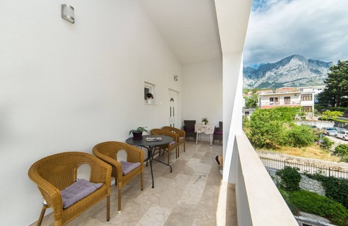 Baska Voda Apartment | Pet-Friendly Three Bedroom Apartment with Ocean View in Baška Voda