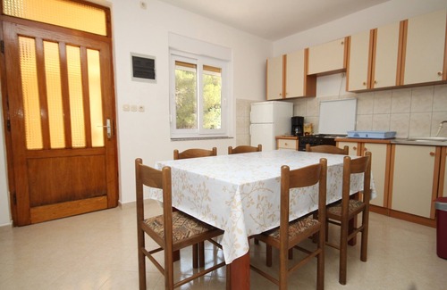 Kukljica Apartment | Inviting Three Bedroom Apartment with Terrace & Sea View