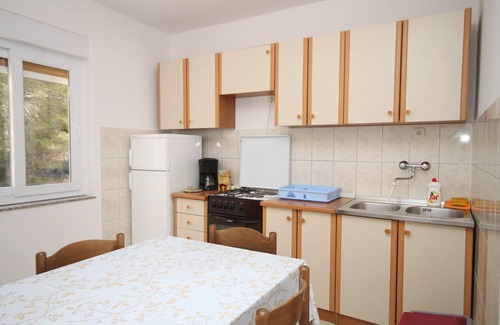 Kukljica Apartment | Inviting Three Bedroom Apartment with Terrace & Sea View