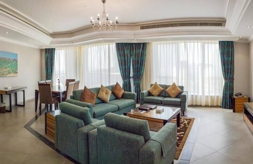 Al Majaz Apartment | Modern Three Bedroom Apartment Near Al Majaaz Park