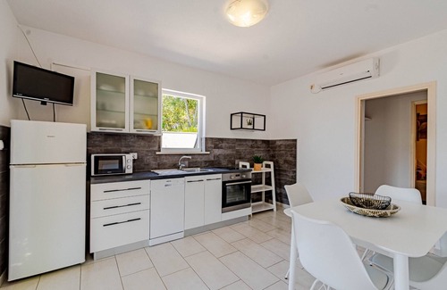 Cove Tri Zala (Zrnovo) Apartment | Stunning Three-Bedroom Apartment with Sea View in Tri Žala