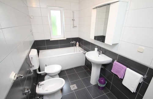 Cilipi Apartment | Family-Friendly Three Bedroom Apartment in Čilipi, Dubrovnik