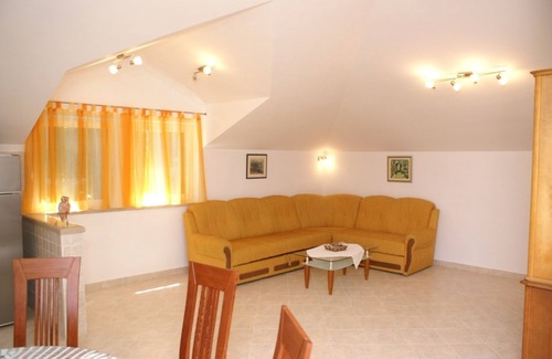 Supetar Apartment | Exceptional Three Bedroom Apartment with Terrace & Sea View