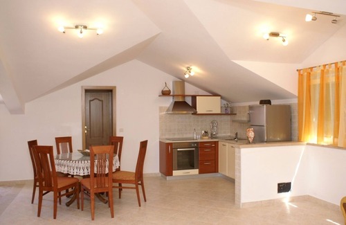Supetar Apartment | Exceptional Three Bedroom Apartment with Terrace & Sea View