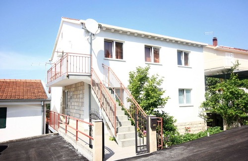 Trpanj Apartment | Pet-Friendly Three Bedroom Apartment with Ocean View in Trpanj