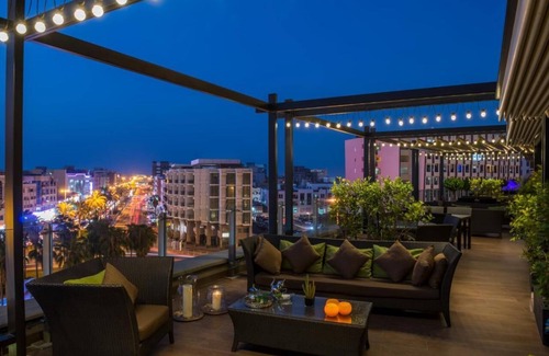 Al Muraqqabat House | Three Bedroom Apartment Near Carrefour Hypermarket & Spa