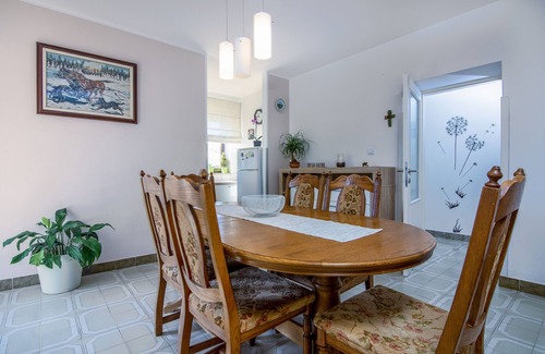Polje Cepic Apartment | Bright Three-Bedroom Apartment with Terrace in Central Istria