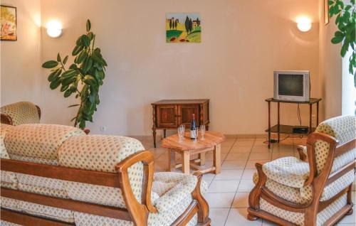 Montfaucon House | Budget-Friendly 3 Bedroom Home in Montfaucon for Families