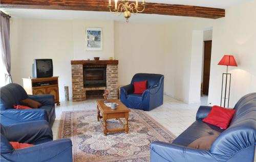 Chigny House | Cozy Home in Chigny with Kitchen - Pet and Child Friendly