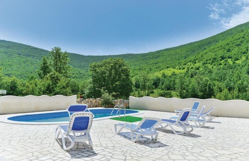 Municipality of Gracac House | Spacious Three-Bedroom Getaway in Gracac with Pool