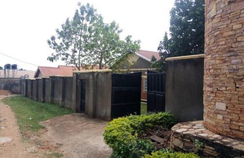 Seeta House | Convenient Three Bedroom House in Seeta Town Mukono