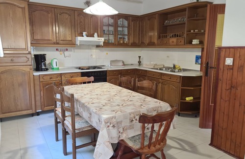 Sucici Apartment | Family-Friendly Three Bedroom Apartment with Sea View