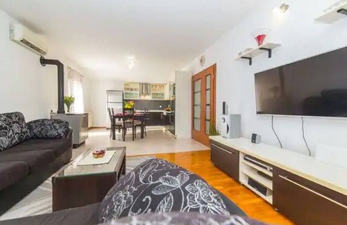 Primorski Dolac House | Three Bedroom Holiday Home