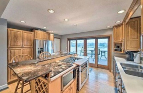 Rockford House | Beautiful Riverfront Retreat: 3-Bedroom Sleeps 10