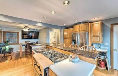 Rockford House | Beautiful Riverfront Retreat: 3-Bedroom Sleeps 10