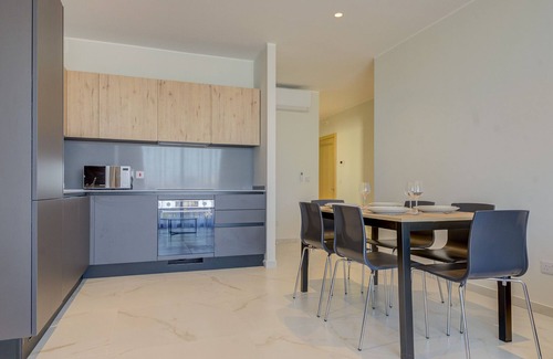 St. Andrew's Apartment | Spacious Three Bedroom Suite with Kitchen & Family Amenities