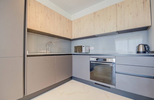 St. Andrew's Apartment | Spacious Three Bedroom Suite with Kitchen & Family Amenities