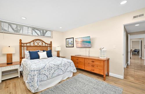 West Newport House | Beachside Three Bedroom Home with Patio and Breakfast