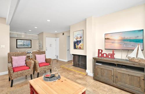 West Newport House | Beachside Three Bedroom Home with Patio and Breakfast
