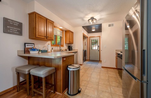 Cohasset Cottage | Cozy 2-Bedroom Cottage in Cohasset - Rated 10/10 by Guests
