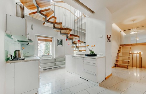 Old Town Apartment | Spacious Three Bedroom Apartment in Historic Old Town