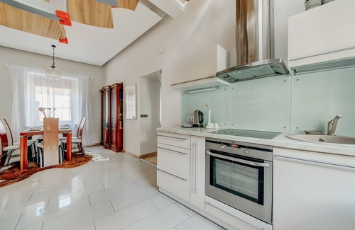 Old Town Apartment | Spacious Three Bedroom Apartment in Historic Old Town