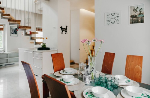 Old Town Apartment | Spacious Three Bedroom Apartment in Historic Old Town