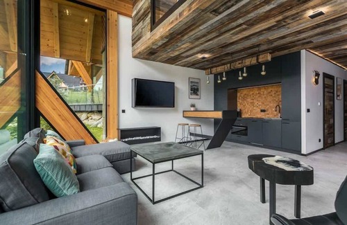 Koscielisko House | Inviting Three-Bedroom Villa with Jacuzzi & Family Amenities