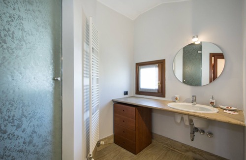 Villa Guardia Bed & Breakfast | Cozy Three-Bedroom Apartment with Spa and Breakfast