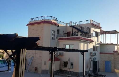Al Ahyaa Villa | Beautiful Three-Bedroom Apartment in Private Villa with Pool