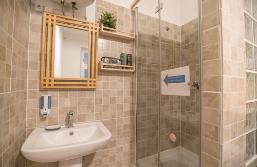 Lagymanyos Apartment | Spacious Three-Bedroom Retreat in Buda with WiFi & AC