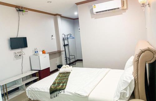 Nan Hotel | Pet-Friendly Stay at Three Bridges Hotel with Pool Access