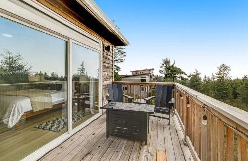 Oceanside House | Pet-Friendly Three Capes Bungalow with 9.3/10 Rating