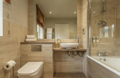 Newent Hotel | Exceptional Stay at Three Choirs Vineyards with Restaurant