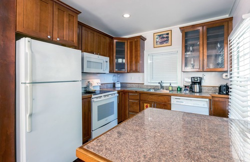 The Meadows Condo | Inviting Old Town Condo Getaway with Pool and Hot Tub