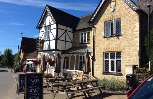 Turvey Bed & Breakfast | Pet-Friendly Three-Cranes: Guest Rated 9/10 with Breakfast