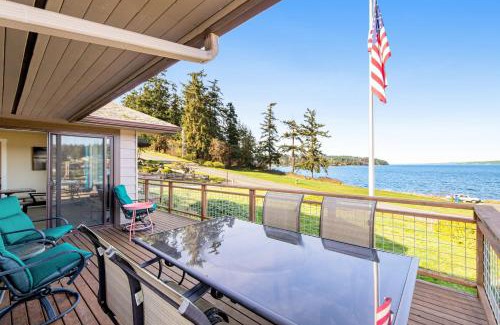 Freeland House | Pet-Friendly Retreat at Three Eagles On Whidbey Island