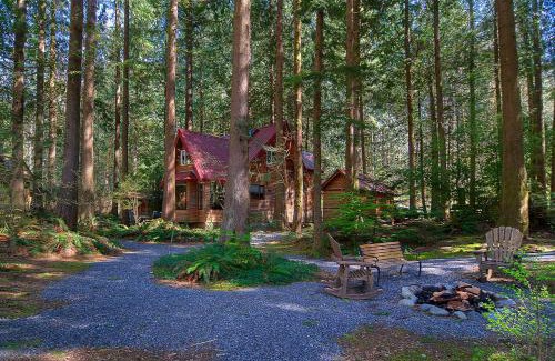 Index House | Relaxing Riverfront Cabins with Hot Tub Access & Pet-Friendly