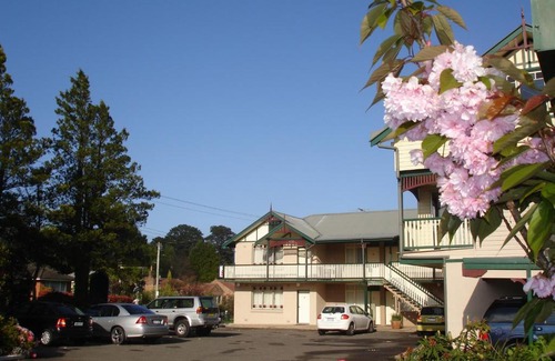 Katoomba Hotel | Explore Family-Friendly Stays at Three Explorers Motel