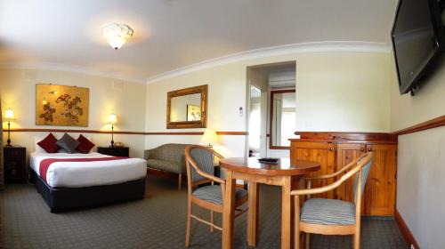 Katoomba Hotel | Explore Family-Friendly Stays at Three Explorers Motel