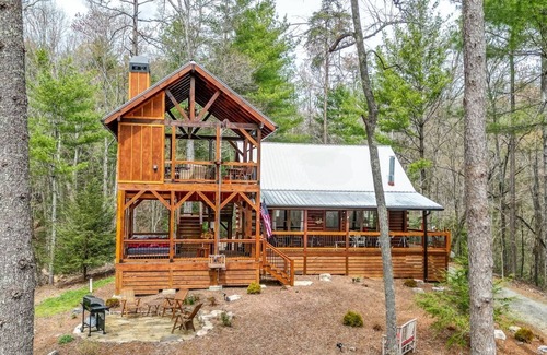Hidden Lake House | Experience Three Loves Cabin: Pet-Friendly Retreat in GA