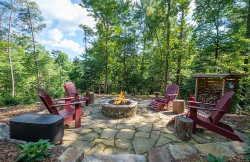 Hidden Lake House | Three Loves Cabin - Three Loves Cabin - Cherry Log GA - Hot Tub, Fire Pit